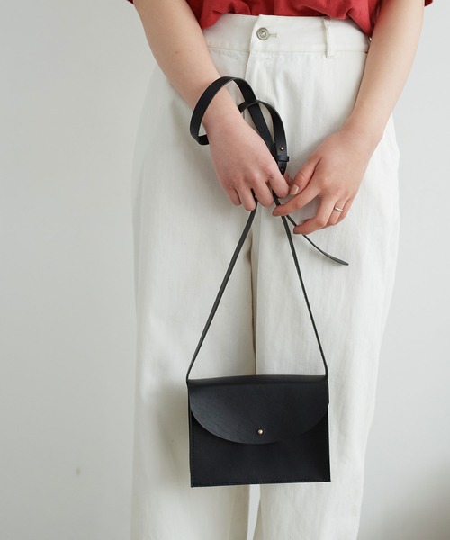 chambre de charme（シャンブルドゥシャーム）の「cdc leather しかくいポシェット（ショルダーバッグ・レディース・ブラック/キャメル・FREE）」の17枚目の写真