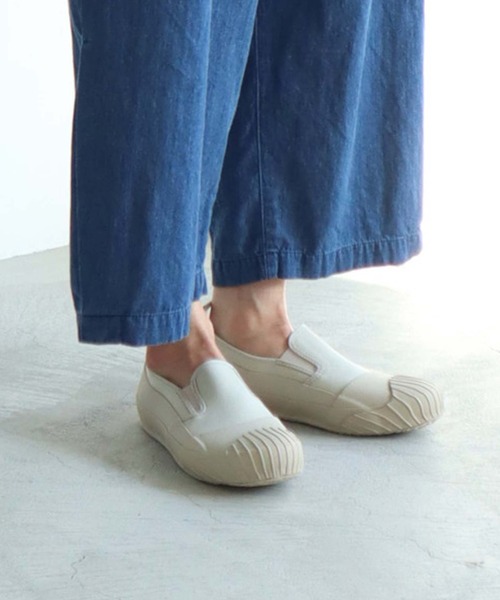 note et silence (ノートエシロンス)の「▲moon star LOW SLIP-ON(スリッポン・レディース・ブラック/ベージュ・23.0cm/24.0cm/27.0cm)」の2枚目の写真