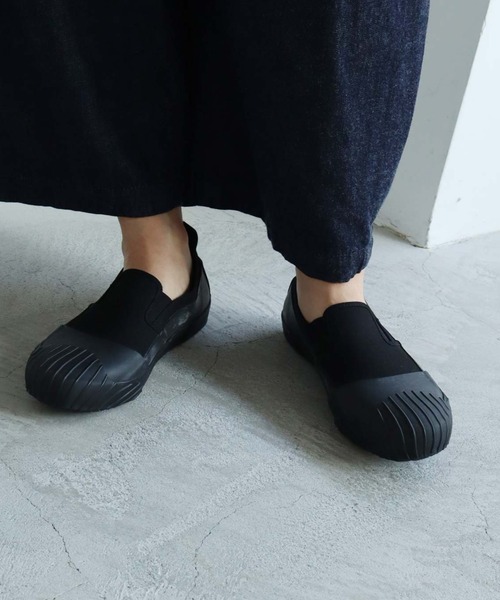 note et silence (ノートエシロンス)の「▲moon star LOW SLIP-ON(スリッポン・レディース・ブラック/ベージュ・23.0cm/24.0cm/27.0cm)」の1枚目の写真