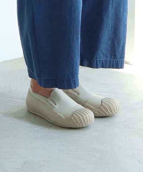 note et silence (ノートエシロンス)の「▲moon star LOW SLIP-ON(スリッポン・レディース・ブラック/ベージュ・23.0cm/24.0cm/27.0cm)」の3枚目の写真