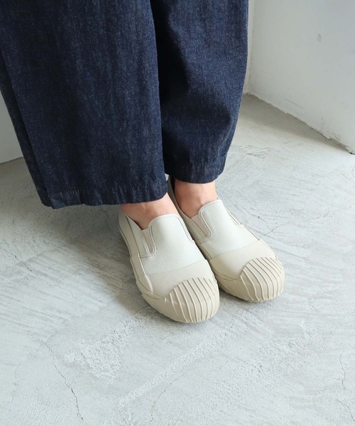 note et silence (ノートエシロンス)の「▲moon star LOW SLIP-ON(スリッポン・レディース・ブラック/ベージュ・23.0cm/24.0cm/27.0cm)」の17枚目の写真