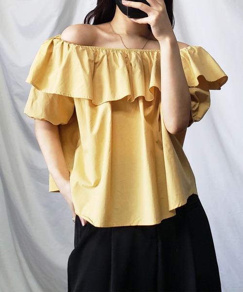 me+em select（ミームセレクト）の「【 ２ｗａｙ ／ ５色展開 】オフショルダーカラーフリルブラウス（シャツ/ブラウス・レディース・ホワイト/ピンク/イエロー/オレンジ/ブルー・FREE）」の4枚目の写真