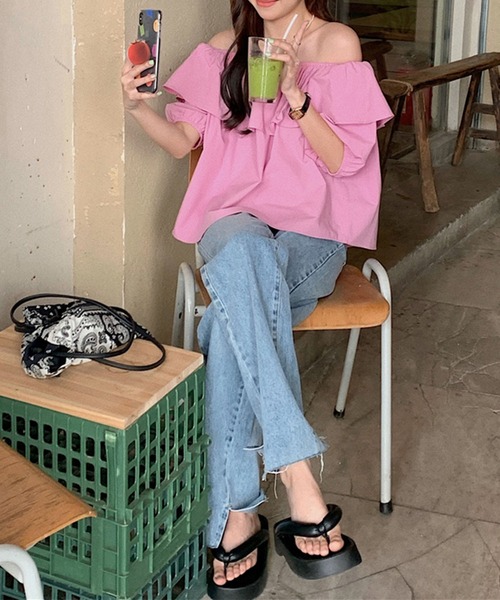 me+em select（ミームセレクト）の「【 ２ｗａｙ ／ ５色展開 】オフショルダーカラーフリルブラウス（シャツ/ブラウス・レディース・ホワイト/ピンク/イエロー/オレンジ/ブルー・FREE）」の14枚目の写真