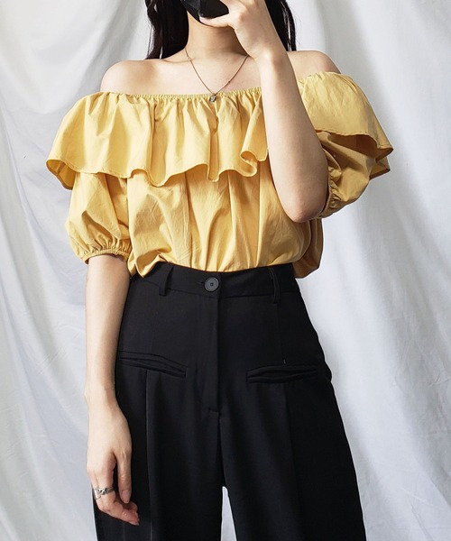 me+em select（ミームセレクト）の「【 ２ｗａｙ ／ ５色展開 】オフショルダーカラーフリルブラウス（シャツ/ブラウス・レディース・ホワイト/ピンク/イエロー/オレンジ/ブルー・FREE）」の17枚目の写真