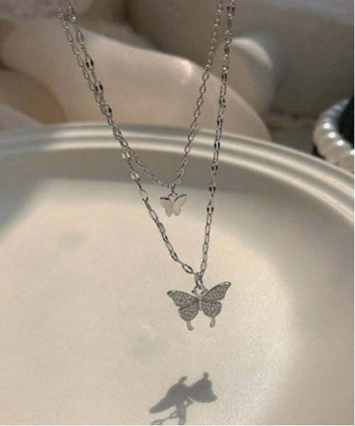 SONA(ソナ)の「SONYUNARA 2連バタフライレイヤードネックレス(ネックレス・レディース・シルバー・ONE SIZE)」の6枚目の写真