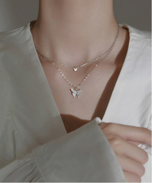 SONA(ソナ)の「SONYUNARA 2連バタフライレイヤードネックレス(ネックレス・レディース・シルバー・ONE SIZE)」の3枚目の写真