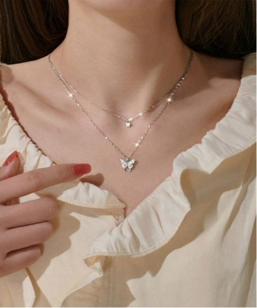SONA(ソナ)の「SONYUNARA 2連バタフライレイヤードネックレス(ネックレス・レディース・シルバー・ONE SIZE)」の4枚目の写真