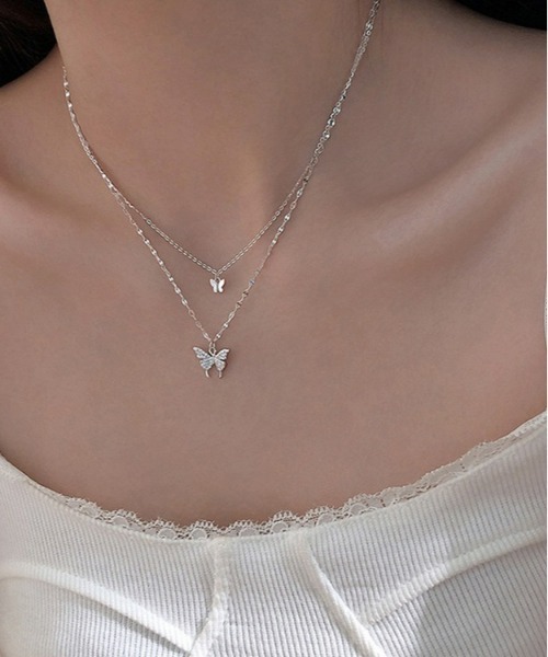SONA(ソナ)の「SONYUNARA 2連バタフライレイヤードネックレス(ネックレス・レディース・シルバー・ONE SIZE)」の2枚目の写真