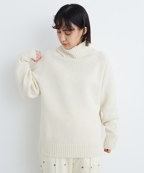 CHILD WOMAN（チャイルドウーマン）の「Extrafine merino wool 5GGタートルネックプルオーバー（ニット/セーター・レディース・アイボリー/オレンジ/ネイビー/イエロー/グリーン/ピンク/レッド/ブルー/ブラウン・FREE）」の2枚目の写真