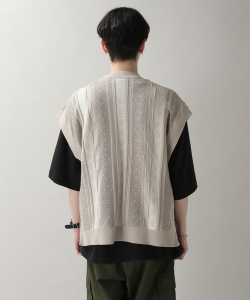 RAGEBLUE(レイジブルー)の「レトロジャガードニットベスト(ベスト・メンズ・ホワイト/ブルー/イエロー/ブラック・MEDIUM/LARGE)」の9枚目の写真