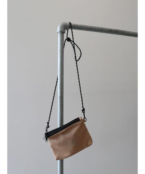 AMERICAN HOLIC（アメリカンホリック）の「【FRUIT OF THE LOOM】2WAYメッシュサコッシュ（ショルダーバッグ・レディース・ブラック/ベージュ/ネイビー/ピンク/オレンジ/ミント・FREE）」の11枚目の写真