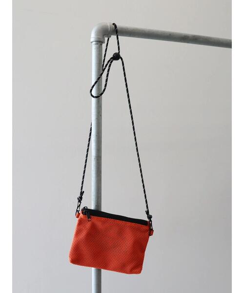 AMERICAN HOLIC（アメリカンホリック）の「【FRUIT OF THE LOOM】2WAYメッシュサコッシュ（ショルダーバッグ・レディース・ブラック/ベージュ/ネイビー/ピンク/オレンジ/ミント・FREE）」の14枚目の写真