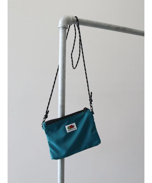 AMERICAN HOLIC（アメリカンホリック）の「【FRUIT OF THE LOOM】2WAYメッシュサコッシュ（ショルダーバッグ・レディース・ブラック/ベージュ/ネイビー/ピンク/オレンジ/ミント・FREE）」の9枚目の写真