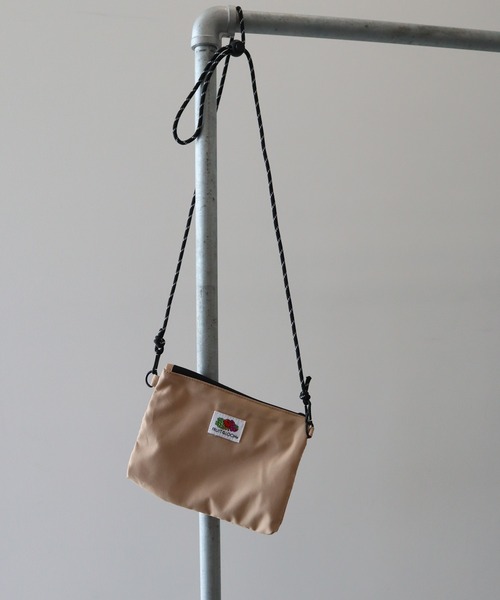 AMERICAN HOLIC（アメリカンホリック）の「【FRUIT OF THE LOOM】2WAYメッシュサコッシュ（ショルダーバッグ・レディース・ブラック/ベージュ/ネイビー/ピンク/オレンジ/ミント・FREE）」の3枚目の写真