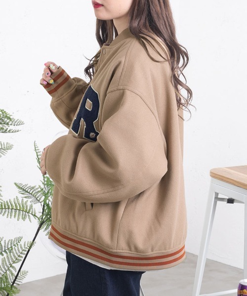 PairPair(ペアペア)の「ワッペン付きオーバーサイズスタジャン(ブルゾン・レディース・ボルドー/ベージュ・LARGE/MEDIUM)」の3枚目の写真