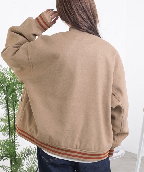 PairPair(ペアペア)の「ワッペン付きオーバーサイズスタジャン(ブルゾン・レディース・ボルドー/ベージュ・LARGE/MEDIUM)」の4枚目の写真