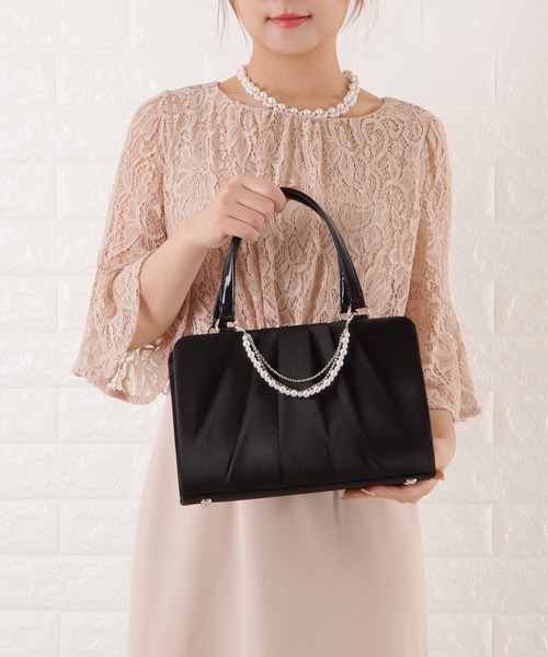 Lace Ladies(レースレディース)の「チャーム付きセレモニーハンドバッグ(クラッチバッグ・レディース・ブラック/シルバー/ベージュ/ネイビー・FREE)」の6枚目の写真