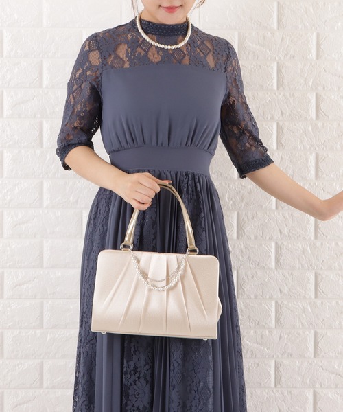 Lace Ladies(レースレディース)の「チャーム付きセレモニーハンドバッグ(クラッチバッグ・レディース・ブラック/シルバー/ベージュ/ネイビー・FREE)」の9枚目の写真