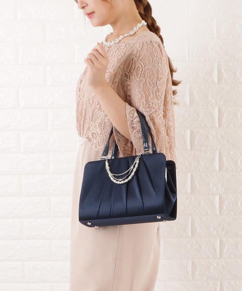 Lace Ladies(レースレディース)の「チャーム付きセレモニーハンドバッグ(クラッチバッグ・レディース・ブラック/シルバー/ベージュ/ネイビー・FREE)」の16枚目の写真