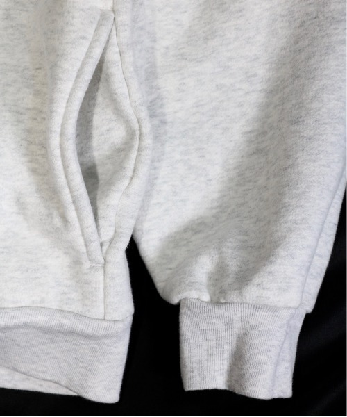 NutmegMills（ナツメグミルズ）の「NUTMEG MILLS/ナツメグミルズ LOGO FOOTBALL SWEAT ロゴフットボールスウェット（スウェット・メンズ・ブラック/サンドベージュ/ライトグレー・LARGE/MEDIUM/SMALL）」の15枚目の写真