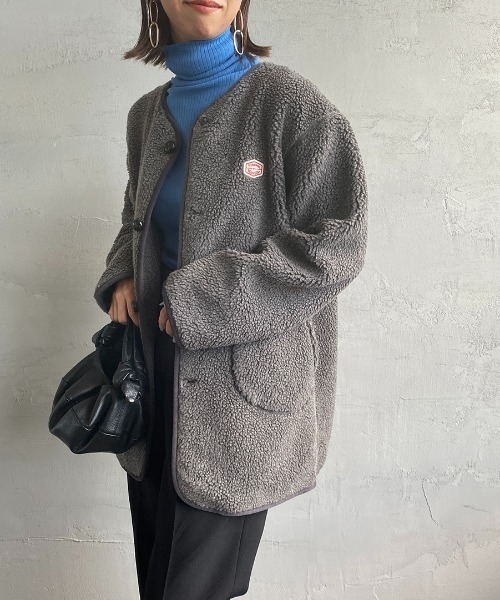 Vincent et Mireille（バンソンエミレイユ）の「[Vincent et Mireille/ヴァンソン エ ミレイユ] ボアフリース ミドル丈カーディガン（ブルゾン・レディース・アイボリー/チャコール・36）」の2枚目の写真