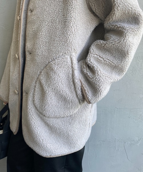 Vincent et Mireille（バンソンエミレイユ）の「[Vincent et Mireille/ヴァンソン エ ミレイユ] ボアフリース ミドル丈カーディガン（ブルゾン・レディース・アイボリー/チャコール・36）」の7枚目の写真