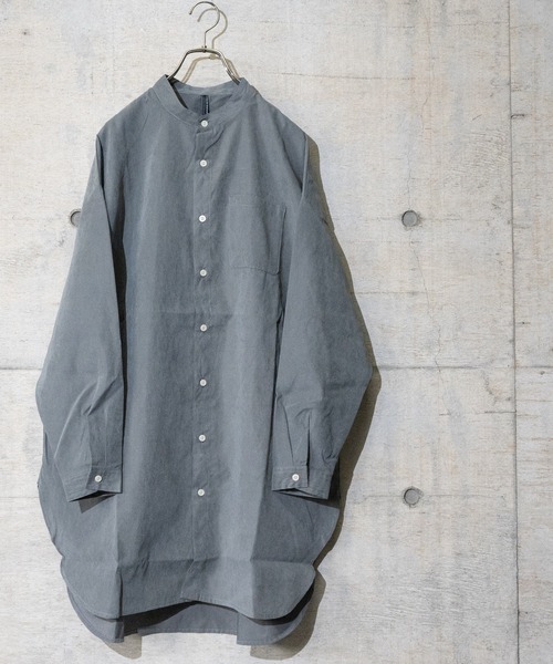 JOHN'S CLOSET(ジョンズクローゼット)の「【i】ポリピーチバンドカラーロングシャツ(シャツ/ブラウス・メンズ・サックスブルー/グレイッシュベージュ/チャコールグレー/ブラック/ホワイト・LARGE/MEDIUM)」の4枚目の写真