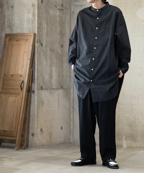 JOHN'S CLOSET(ジョンズクローゼット)の「【i】ポリピーチバンドカラーロングシャツ(シャツ/ブラウス・メンズ・サックスブルー/グレイッシュベージュ/チャコールグレー/ブラック/ホワイト・LARGE/MEDIUM)」の13枚目の写真
