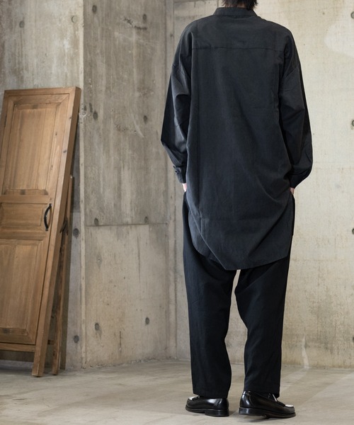 JOHN'S CLOSET(ジョンズクローゼット)の「【i】ポリピーチバンドカラーロングシャツ(シャツ/ブラウス・メンズ・サックスブルー/グレイッシュベージュ/チャコールグレー/ブラック/ホワイト・LARGE/MEDIUM)」の15枚目の写真