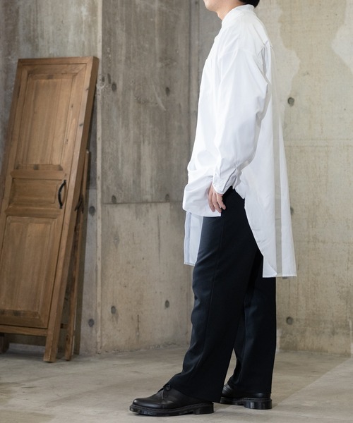 JOHN'S CLOSET(ジョンズクローゼット)の「【i】ポリピーチバンドカラーロングシャツ(シャツ/ブラウス・メンズ・サックスブルー/グレイッシュベージュ/チャコールグレー/ブラック/ホワイト・LARGE/MEDIUM)」の18枚目の写真