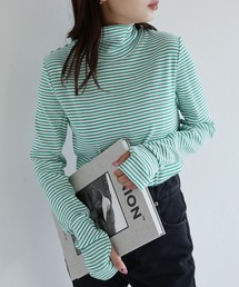 andme（アンドミー）の「ボーダーフライス指穴タートルネック長袖トップス（Tシャツ/カットソー）」