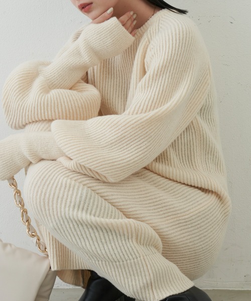 Aunt Marie's(アントマリーズ)の「ボリュームスリーブロングニットワンピース(ワンピース・レディース・ライム/アイボリー/ベージュ/ブラック/ブルー/レッド・FREE/SMALL)」の19枚目の写真