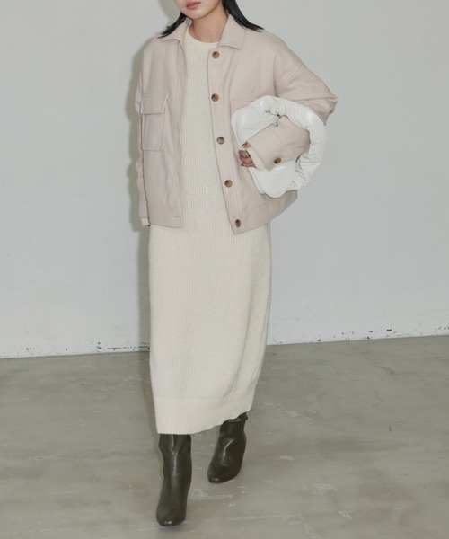 Aunt Marie's(アントマリーズ)の「ボリュームスリーブロングニットワンピース(ワンピース・レディース・ライム/アイボリー/ベージュ/ブラック/ブルー/レッド・FREE/SMALL)」の20枚目の写真