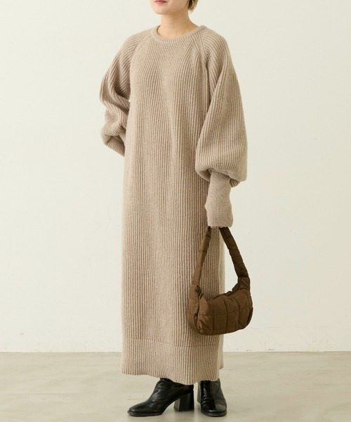 Aunt Marie's(アントマリーズ)の「ボリュームスリーブロングニットワンピース(ワンピース・レディース・ライム/アイボリー/ベージュ/ブラック/ブルー/レッド・FREE/SMALL)」の8枚目の写真