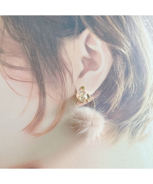 tone（トーン）の「【amechan】2way小花とミンクファー（イヤリング）(MA)（イヤリング・レディース・モカ/ピンクベージュ/グレー/ブラック/ベージュ/ブラウン・FREE）」の13枚目の写真