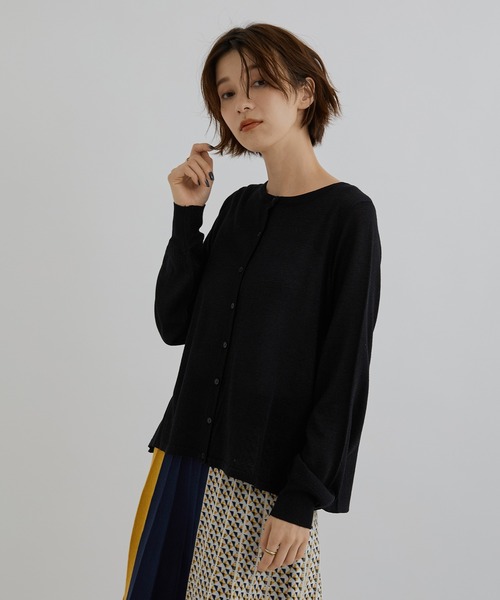Jayro(ジャイロ)の「後ろふんわりラウンドネックカーディガン(カーディガン/ボレロ・レディース・ブラック/ゴールド/シルバー・M)」の12枚目の写真