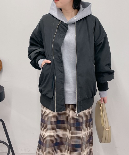 un dix cors（アンディコール）の「中綿MA-1（ブルゾン・レディース・ブラック/オフホワイト・FREE）」の3枚目の写真