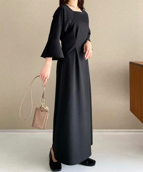 callautia（カラウティア）の「スクエアネックタックワンピース