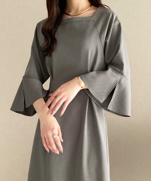 callautia（カラウティア）の「スクエアネックタックワンピース