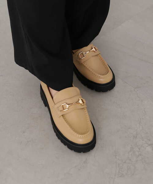 N.（N. Natural Beauty Basic）（エヌエヌナチュラルビューティーベーシック）の「ビット付ローファー（パンプス・レディース・ベージュ/ブラック・23.5cm/24.5cm/22.5cm）」の2枚目の写真