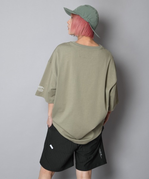 SUPERTHANKS（スーパーサンクス）の「ロゴプリント ワンプリント シンプルTシャツ(ユニセックス)LOGO FRONT PRINT T-SHIRT（Tシャツ/カットソー・メンズ・サーモンピンク/ブラック/オリーブ/ホワイト・L/S/M）」の14枚目の写真