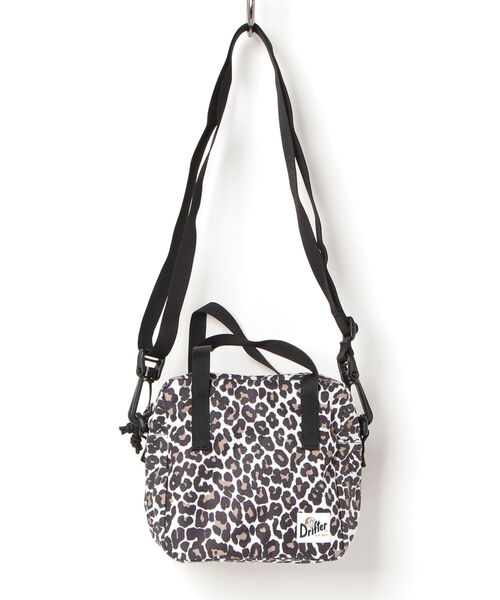 Drifter（ドリフター）の「【Drifter/ドリフター】SQUARE MINI BAG　スクエアミニバッグ（ショルダーバッグ・レディース・ホワイト系その他4/ブラック系その他3/ブラック・FREE）」の2枚目の写真