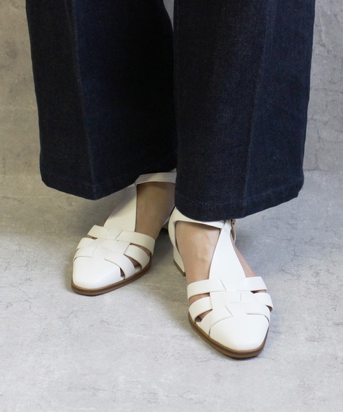 PANIER（パニエ）の「PANIER /PA2310-505/ グルカサンダル（サンダル・レディース・ブラック/ホワイト・37/39/38/36）」の2枚目の写真