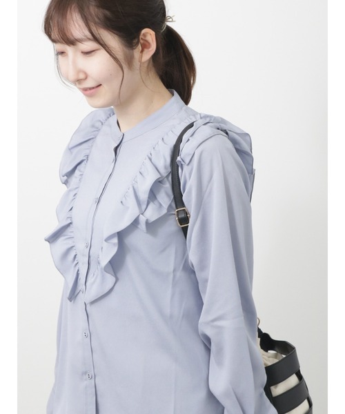 Te chichi TERRASSE（テチチテラス）の「フリルバンドカラーブラウス（シャツ/ブラウス・レディース・ブラック/オフホワイト/ブルー・ﾌﾘ-）」の3枚目の写真