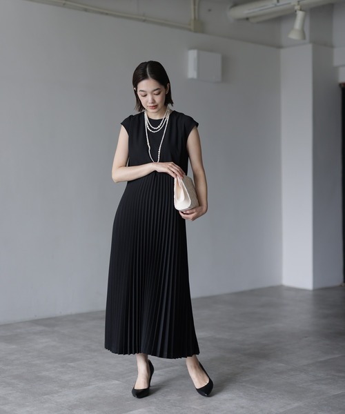 HERENCIA（ヘレンチア）の「ウエスト切替 プリーツ ノースリーブ