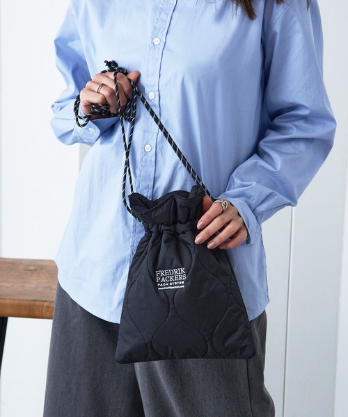 FREDRIK PACKERS(フレドリックパッカーズ)の「【FREDRIK PACKERS】70D PINION SHOULDER QUILTING(ショルダーバッグ・レディース・ベージュ/ブラック・FREE)」の10枚目の写真
