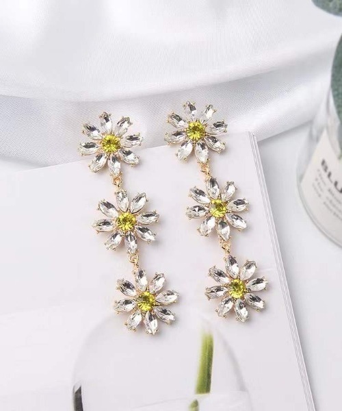 tolene(トレネ)の「フラワービジューピアス(ピアス(両耳用)・レディース・A・ONE SIZE)」の1枚目の写真