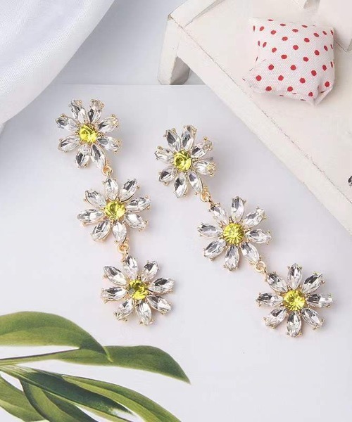 tolene(トレネ)の「フラワービジューピアス(ピアス(両耳用)・レディース・A・ONE SIZE)」の4枚目の写真
