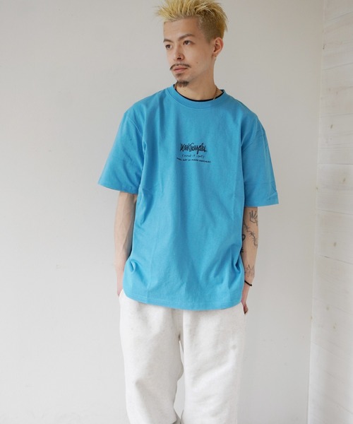 （What it isNt）ART BY MARKGONZALES（ワットイットイズント）の「【（What it isNt）ART BY MARKGONZALES / (ワットイットイズント) アートバイ マークゴンザレス 】 SKATE BORAD TEE (レギュラーFIT)（Tシャツ/カットソー・メンズ・ブラック/ホワイト/ターコイズブルー・XL/L/M）」の3枚目の写真