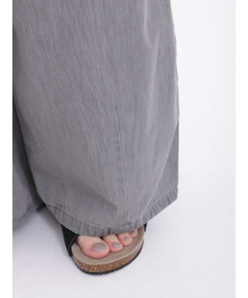 Samansa Mos2(サマンサ モスモス)の「インドデニムイージーパンツ(デニムパンツ・レディース・グレー/ブルー/サックスブルー・フリ-)」の10枚目の写真